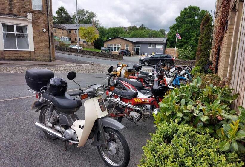 호텔 Trawden Arms Community Owned Pub