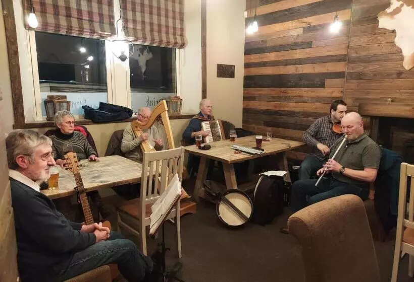 Hotelli Trawden Arms Community Owned Pub