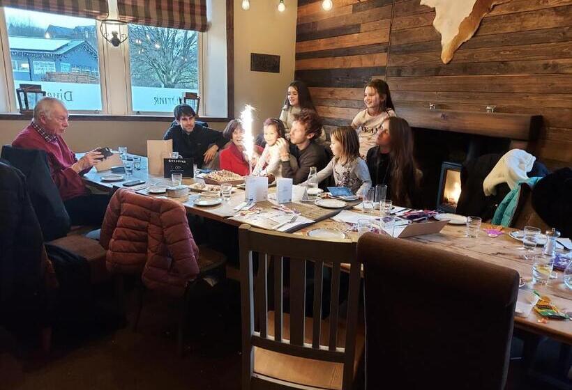 호텔 Trawden Arms Community Owned Pub