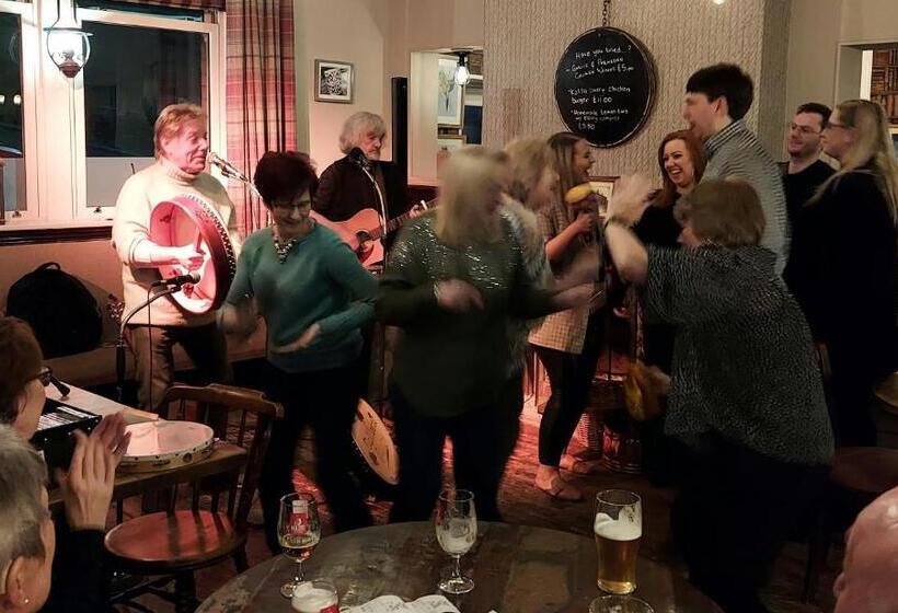호텔 Trawden Arms Community Owned Pub