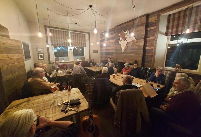 호텔 Trawden Arms Community Owned Pub