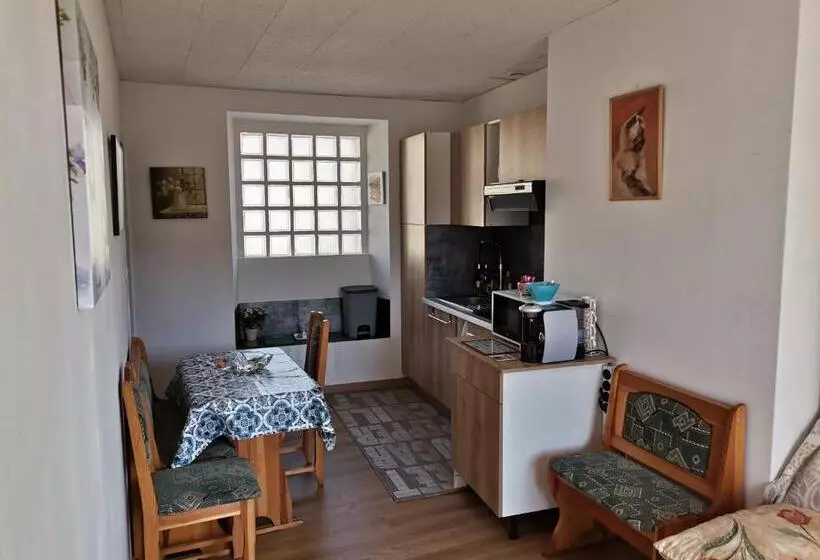 Majatalo La Ruche Cantalienne