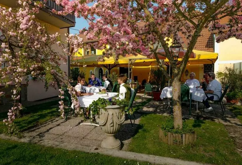 Majatalo Landgasthof Zur Linde Laaben