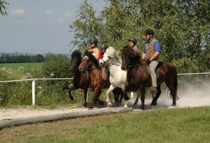 Majatalo Landgasthof Zur Linde Laaben
