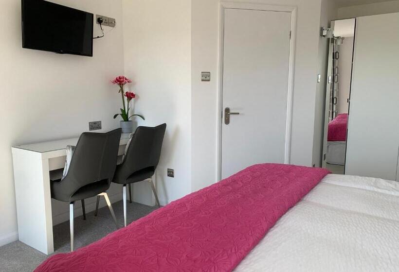 بنسيون The Bungalows Guesthouse