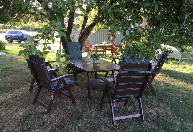 Majatalo The Green House Guesthouse Sunnemo