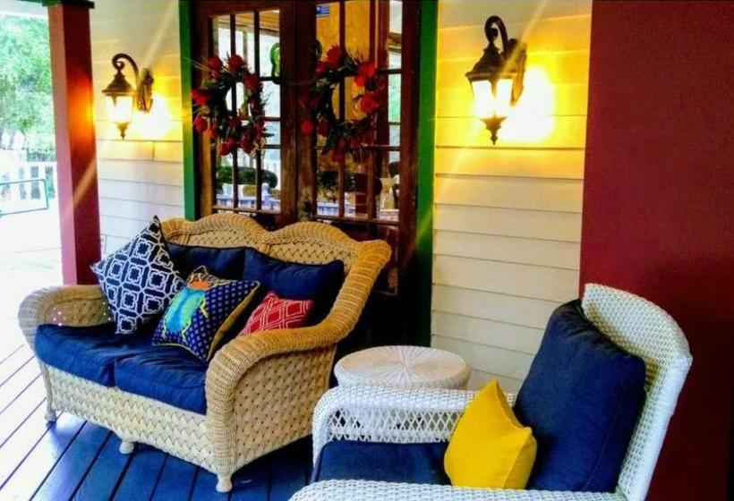 Shamrock Thistle & Crown B&b