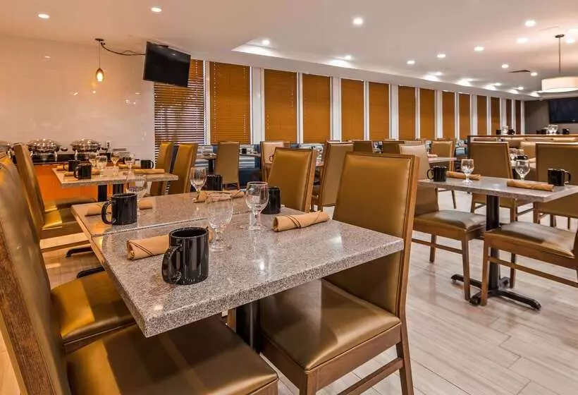 בית מלון כפרי Best Western Plus Atlantic Beach Resort