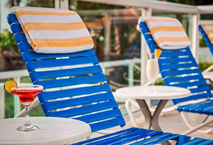 בית מלון כפרי Best Western Plus Atlantic Beach Resort