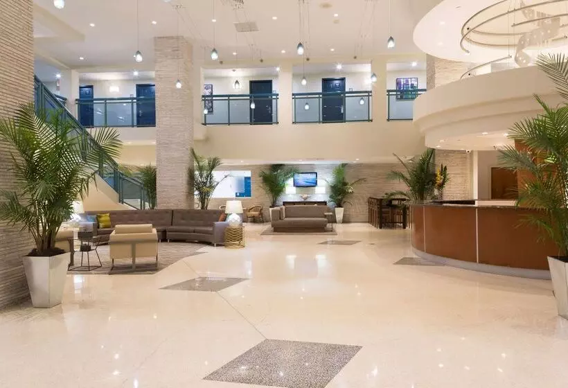 בית מלון כפרי Best Western Plus Atlantic Beach Resort