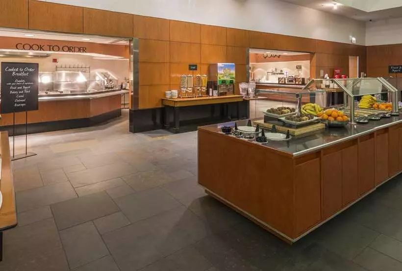 فندق Embassy Suites By Hilton Chicago Downtown Magnificent Mile