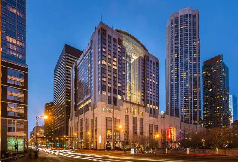 فندق Embassy Suites By Hilton Chicago Downtown Magnificent Mile