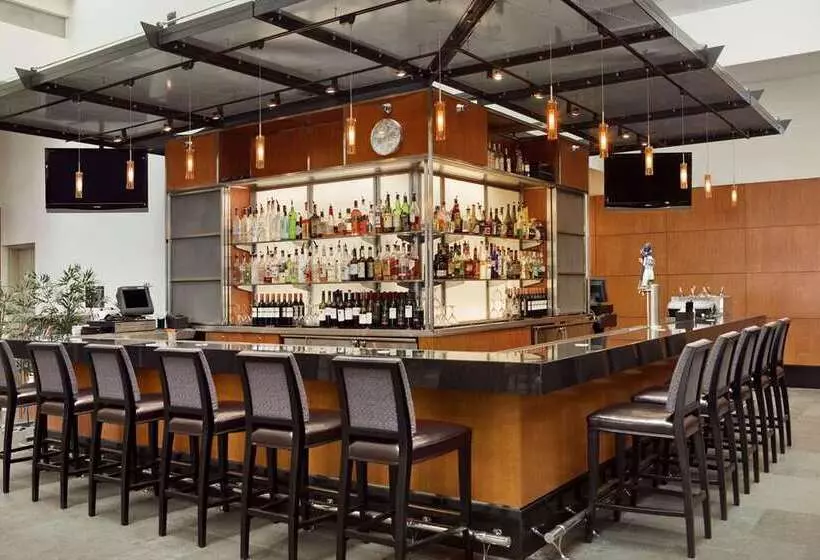 فندق Embassy Suites By Hilton Chicago Downtown Magnificent Mile