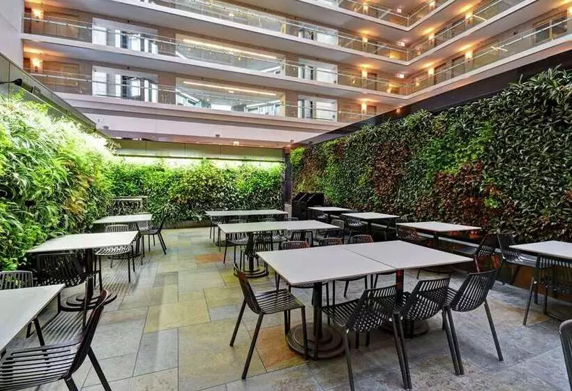 فندق Embassy Suites By Hilton Chicago Downtown Magnificent Mile