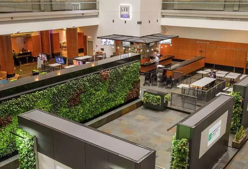 فندق Embassy Suites By Hilton Chicago Downtown Magnificent Mile