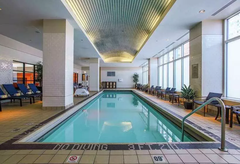 فندق Embassy Suites By Hilton Chicago Downtown Magnificent Mile