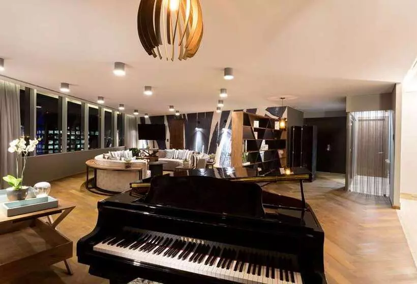 هتل Hilton Mexico City Reforma