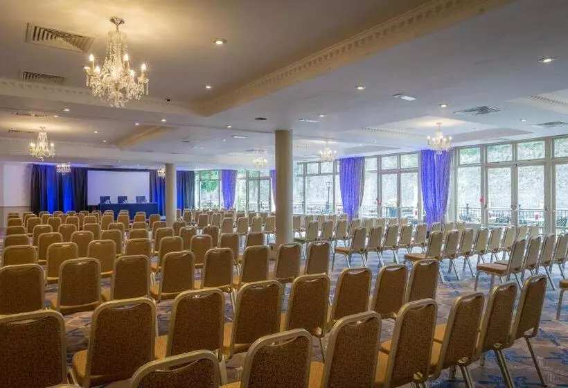 Отель Kilkenny River Court