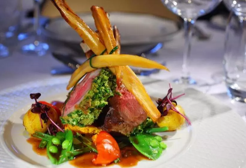 Отель Kilkenny River Court