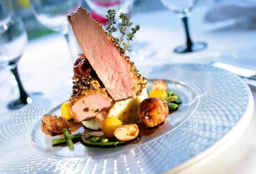 Отель Kilkenny River Court