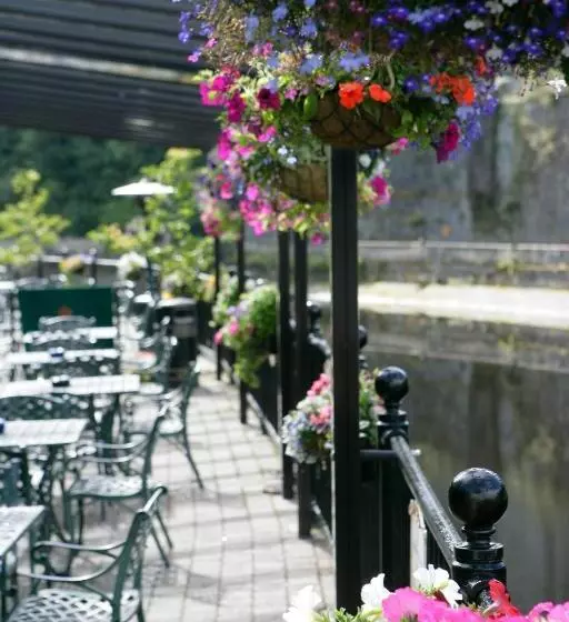 Отель Kilkenny River Court