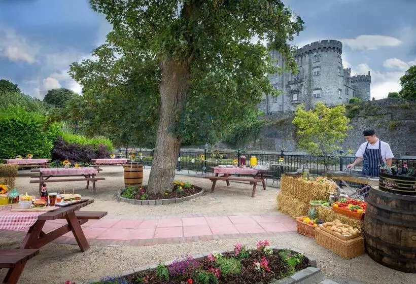 Отель Kilkenny River Court