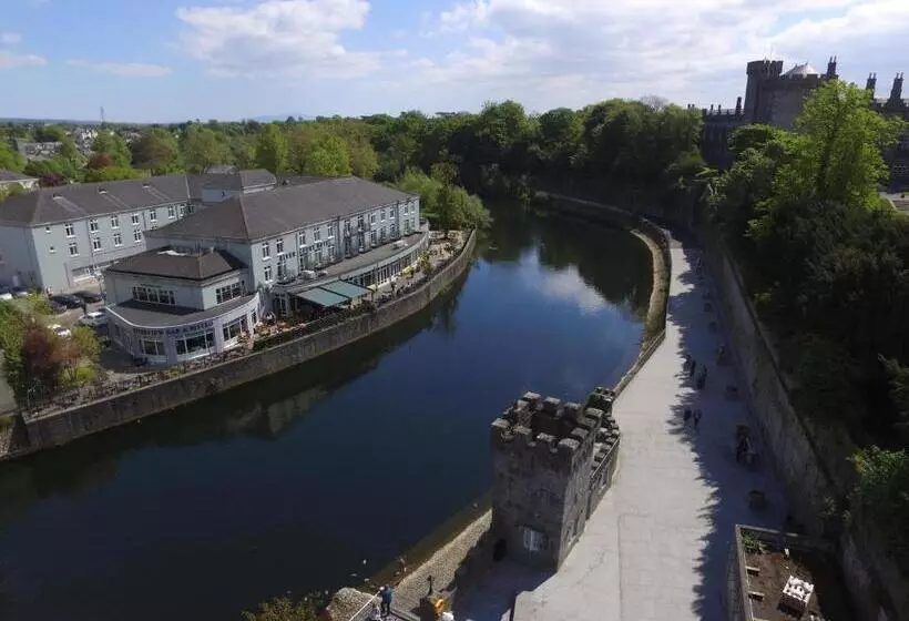 Отель Kilkenny River Court