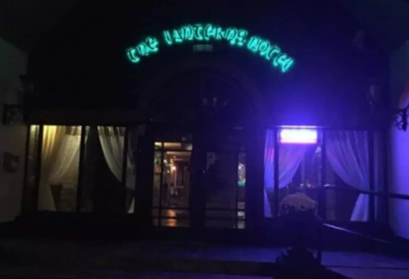 Отель The Lanterns