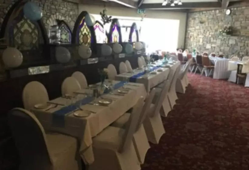 Отель The Lanterns