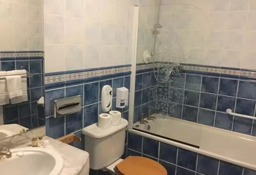 Отель The Lanterns