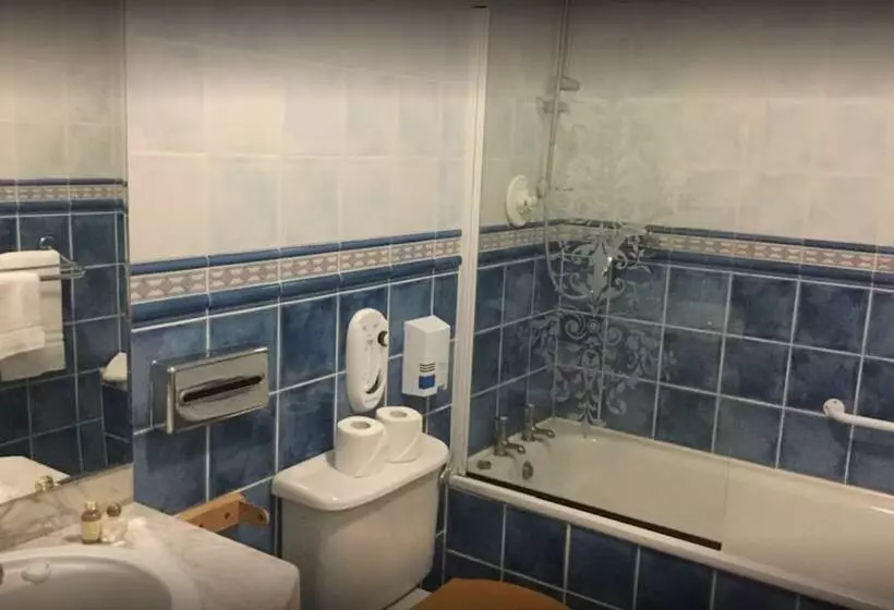 Отель The Lanterns