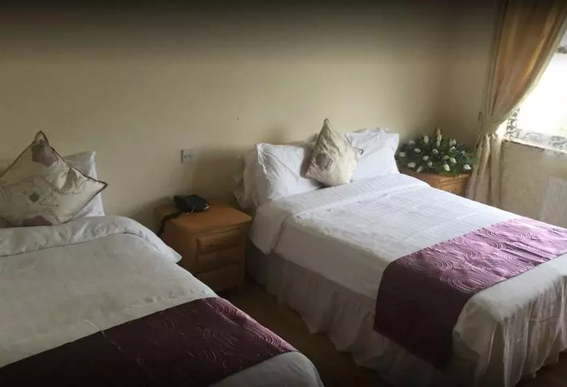 Отель The Lanterns