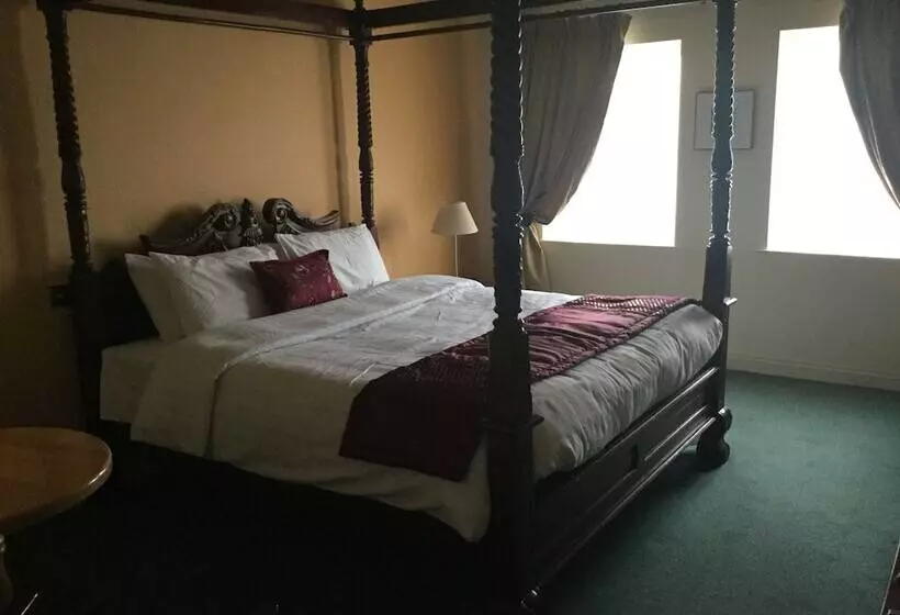 Отель The Lanterns