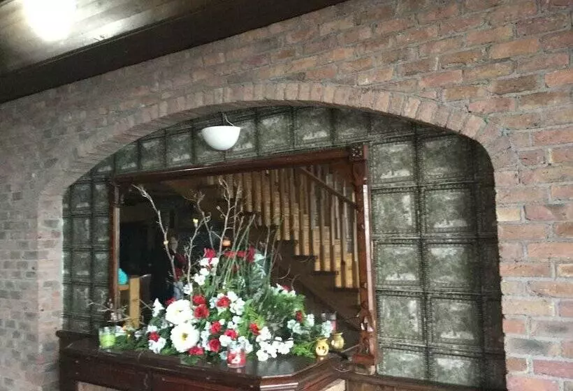 Отель The Lanterns