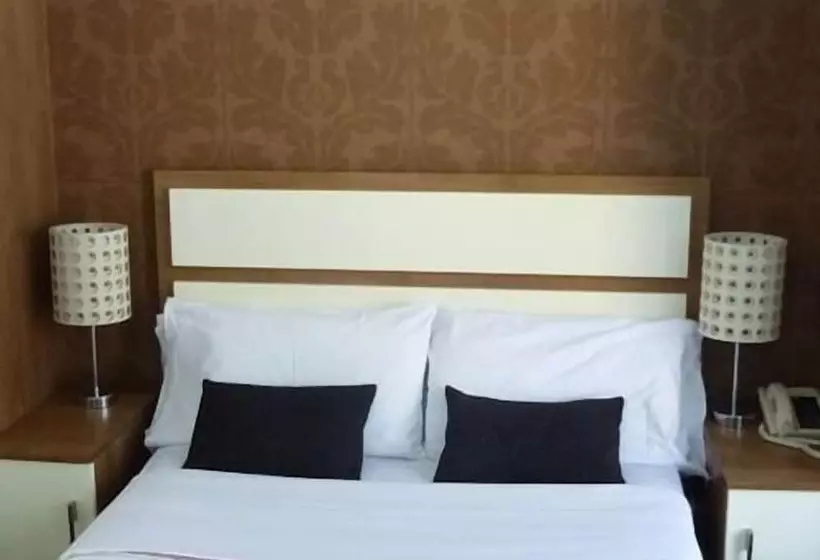 酒店 The White Lady