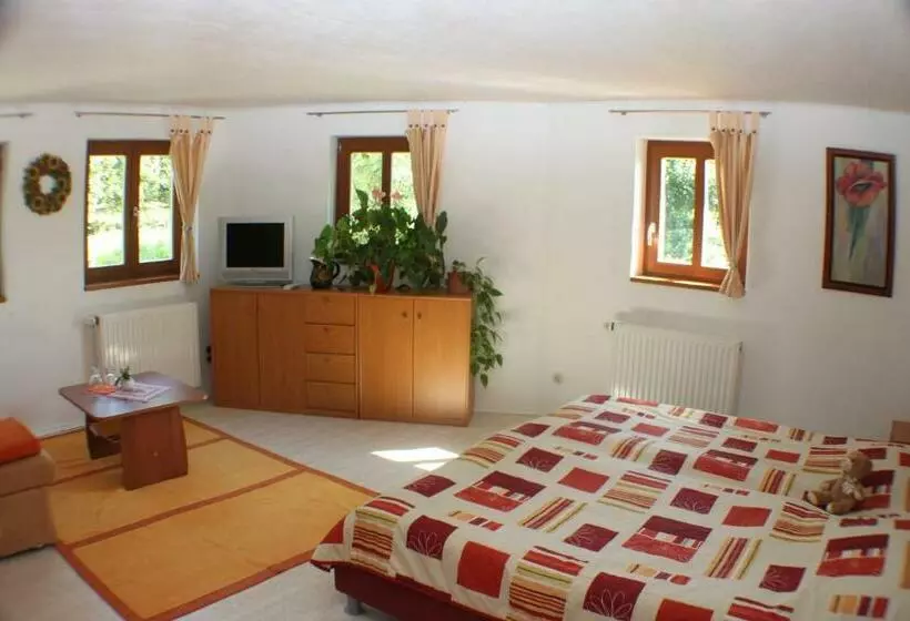 Retkeilymaja Gasthaus Zum Wanderstübel