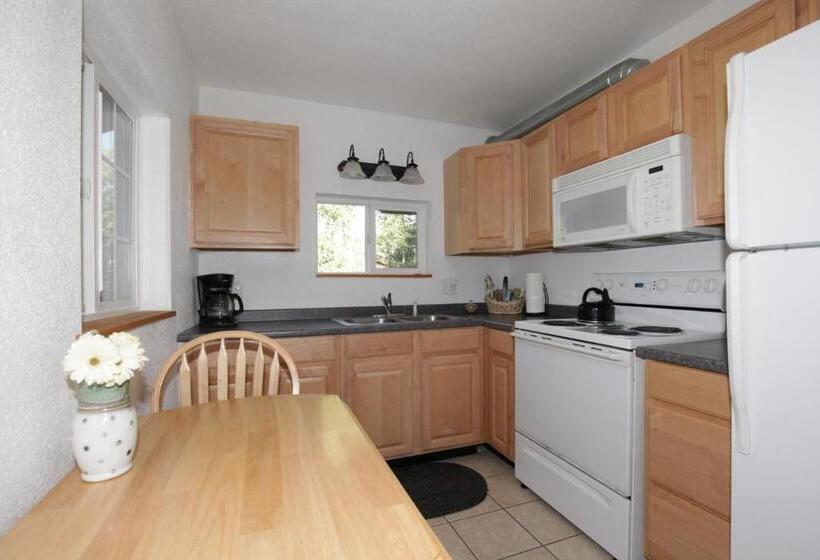 فندق صغير Hope's Hideaway, Llc