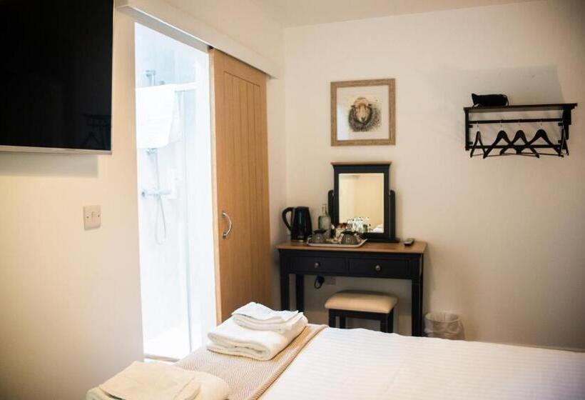 הוסטל The George & Dragon Country Inn