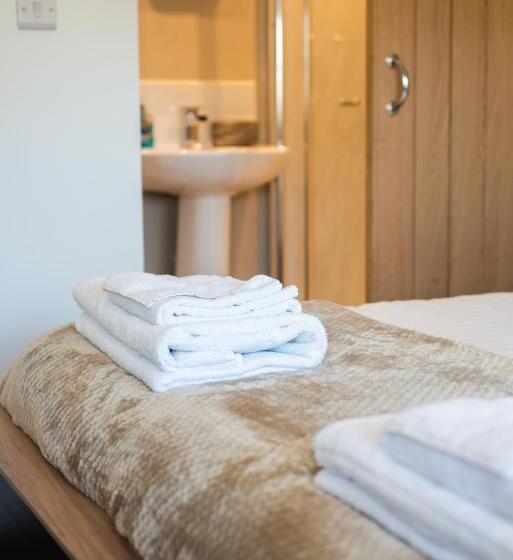 הוסטל The George & Dragon Country Inn