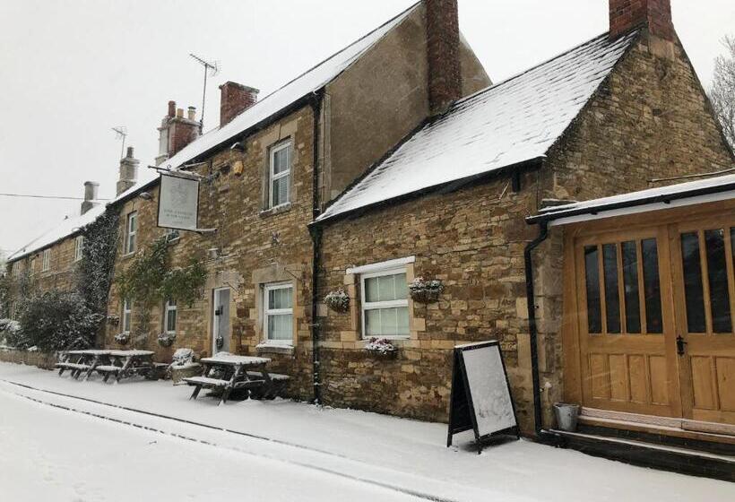 הוסטל The George & Dragon Country Inn