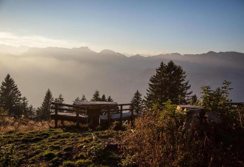 Hostel L Ost Ostello Di Grumes