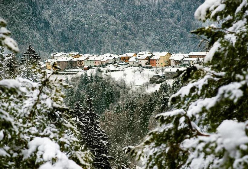 Hostel L Ost Ostello Di Grumes