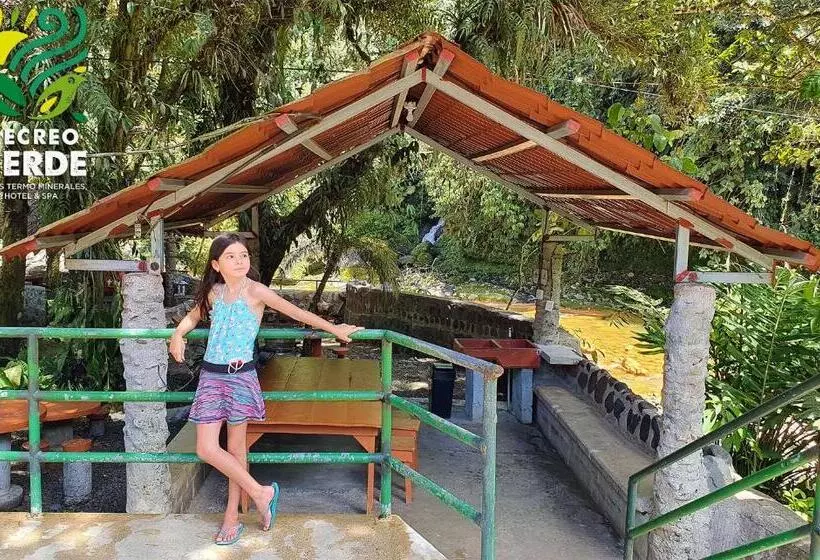 Hotelli Recreo Verde Hot Springs & Spa