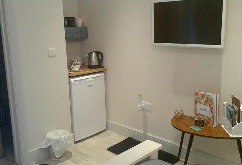 Whispering Cottages Bed And Breakfast