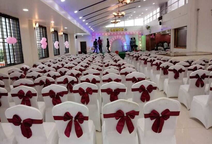 בית מלון כפרי Kasturi International