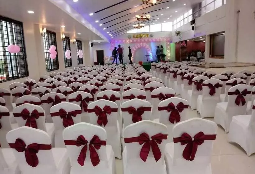 Hotelli Kasturi International