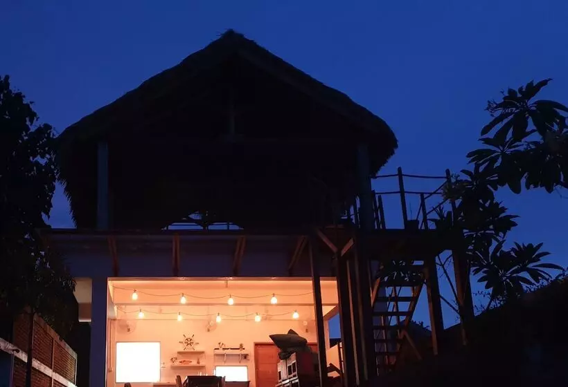 ベッドアンドブレックファースト Charlies Shack Lombok