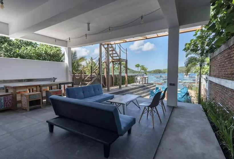 ベッドアンドブレックファースト Charlies Shack Lombok
