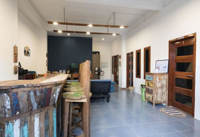 مبيت وإفطار Charlies Shack Lombok