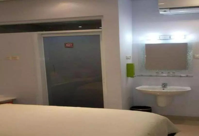 Aamiaismajoitus (B&B) Tirta Mansion Paramount Serpong